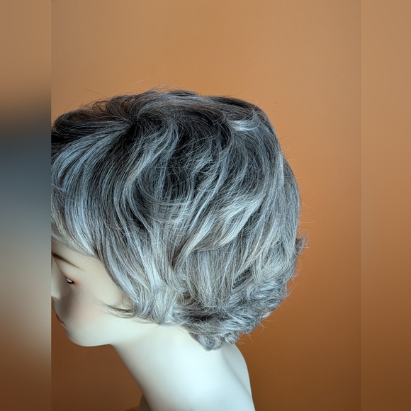 Sexy Short Wavy Curly Parting Synthetic Wig Gray The cap is medium/ regular size - Picture 3 of 11